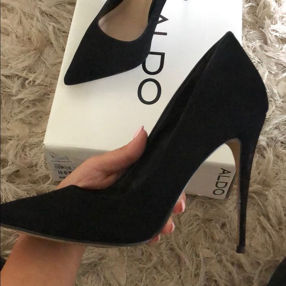 Lightly worn women’s black suede pumps - Picture 2 of 4